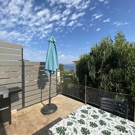 La Maison De Papou, Charmante Maison De Village Avec Vue Idealement Situee A La Madrague Villa Hyeres