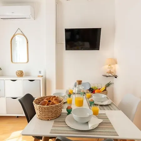 La Maison De Papou, Charmante Maison De Village Avec Vue Idealement Situee A La Madrague *